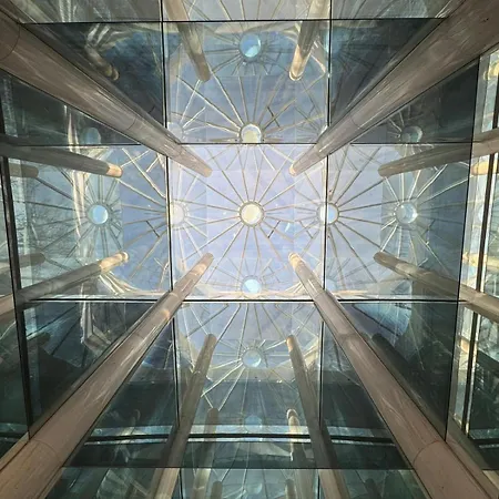 Unique In A Dream Location * מינכן